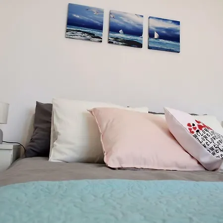 Blue Sunshine Rab Apartman Palit