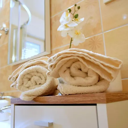 Blue Sunshine Rab Apartmán New Translation