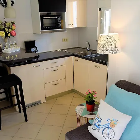 Blue Sunshine Rab Apartament *